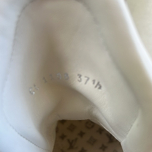 Louis Vuitton LV Archlight Sneaker - Picture 9 of 9